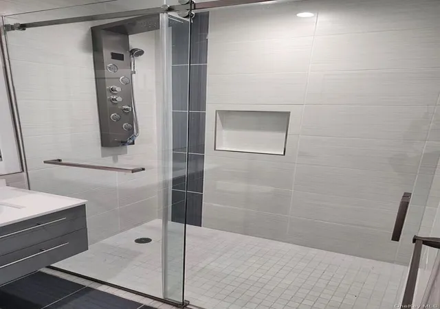 Photo 4 of Condo for sale at 1440 31st Avenue #1R, New York, NY 11106 | MLS# 1032546 | Listing updated on 2026-08-08