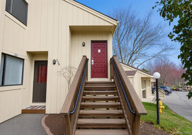 2nd image of 230 Lakeside Dr, Lewisboro, NY 10590 | MLS# 1032550