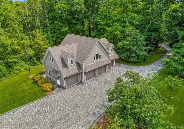 Photo 3 of Single family home for sale at 7 Greenfield Dr, Warwick (town), NY 10990 | MLS# 1032555 | Listing updated on 2026-09-21