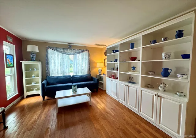 5th image of 31 Anchor St, Hempstead, NY 11550