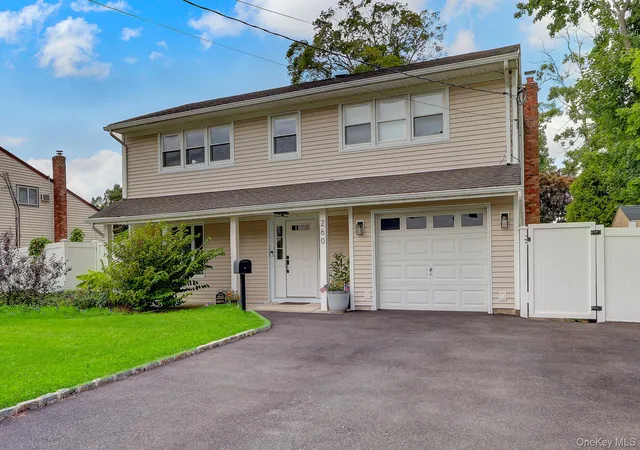 Photo 2 of Sale Pending at 260 W 12th Street, Babylon, NY 11729 | MLS# 1032571 | Listing updated on 2026-10-08