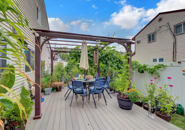 33rd image of 260 W 12th St, Babylon, NY 11729 | MLS# 1032571