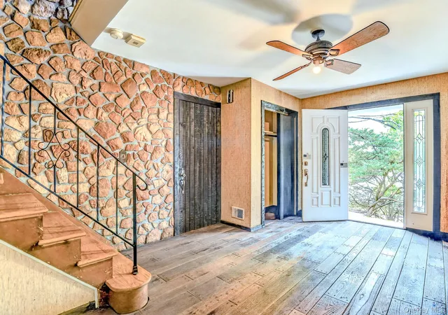 Photo 4 of Single family home for sale at 1 Gates Pl, Orangetown, NY 10983 | MLS# 1032583 | Listing updated on 2026-10-10