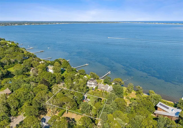 Single family home for sale at 172 Bay Ave E, Southampton, NY 11946 | MLS# 1032587