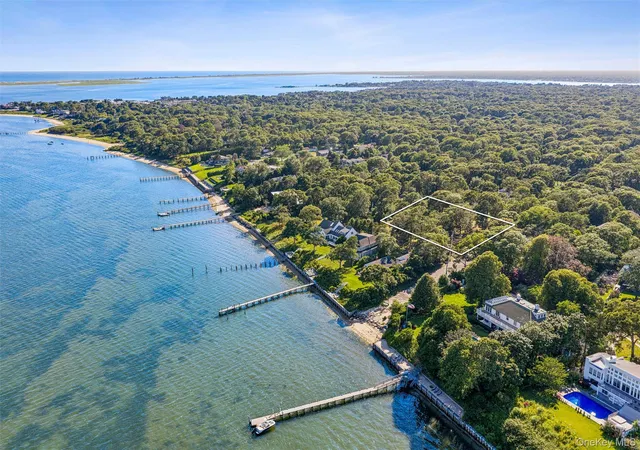Photo 3 of Single family home for sale at 172 Bay Ave E, Southampton, NY 11946 | MLS# 1032587 | Listing updated on 2026-09-13
