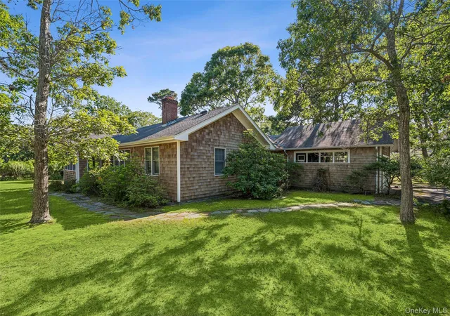 Photo 4 of Single family home for sale at 172 Bay Ave E, Southampton, NY 11946 | MLS# 1032587 | Listing updated on 2026-10-03