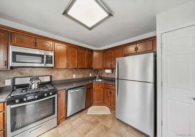 Listing Photo 4 - Condo for sale in building located at 3409 Whispering Hls, Chester Town, NY 10918