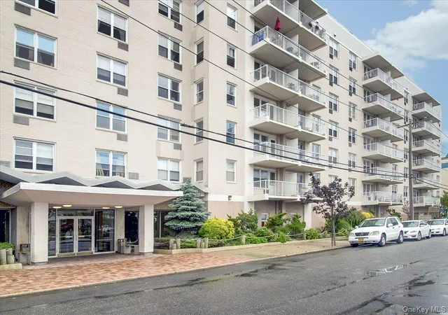 Photo 2 of Sale Pending at 522 Shore Rd #2VV, Long Beach, NY 11561 | MLS# 1032622 | Listing updated on 2026-08-29