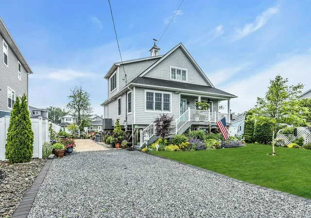 Photo 2 of Sale Pending at 10 Garfield Pl, Oyster Bay, NY 11758 | MLS# 1032625 | Listing updated on 2026-08-12