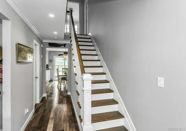Photo 3 of Sale Pending at 10 Garfield Pl, Oyster Bay, NY 11758 | MLS# 1032625 | Listing updated on 2026-08-12
