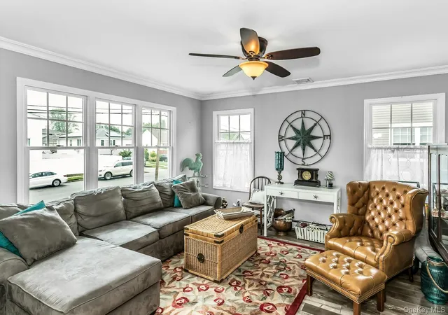 Photo 4 of Sale Pending at 10 Garfield Pl, Oyster Bay, NY 11758 | MLS# 1032625 | Listing updated on 2026-08-12