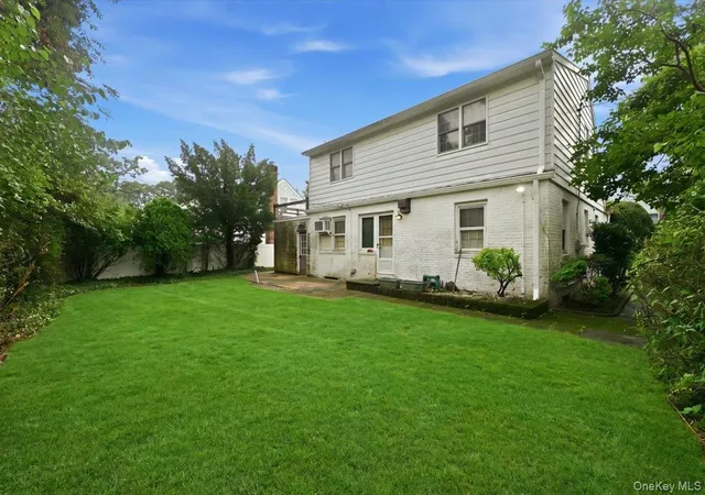 31st image of 8 Redwood Rd, North Hempstead, NY 11040 | MLS# 1032626