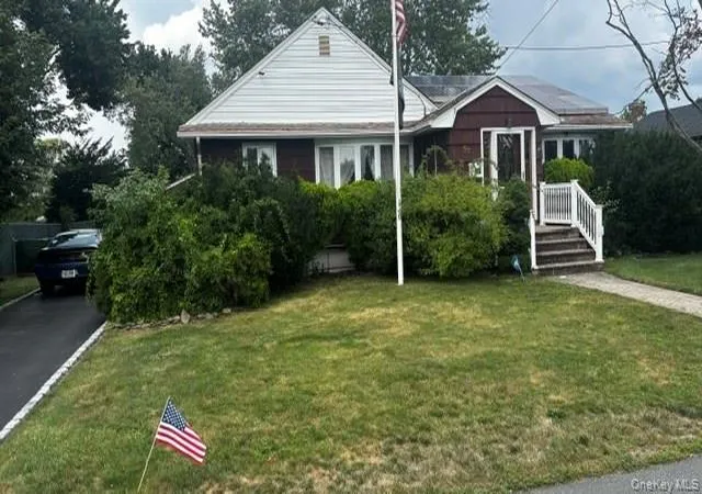 Photo 1 of Single family home for sale at 59 Farmers Ave, Babylon, NY 11757 | MLS# 1032633 | Listing updated on 2026-09-28