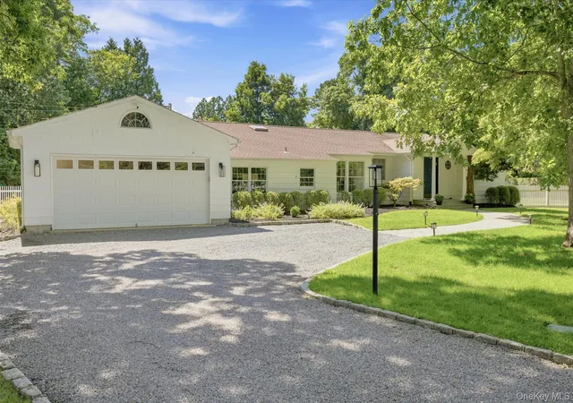 Photo 4 of Sale Pending at 129 Oneck Ln, Southampton, NY 11978 | MLS# 1032639 | Listing updated on 2026-09-15