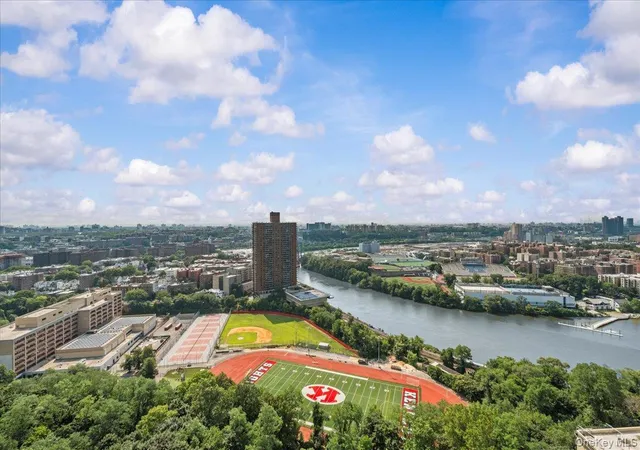 Photo 4 of House for sale at 555 Kappock St #24T, New York, NY 10463 | MLS# 1032657 | Listing updated on 2026-09-30