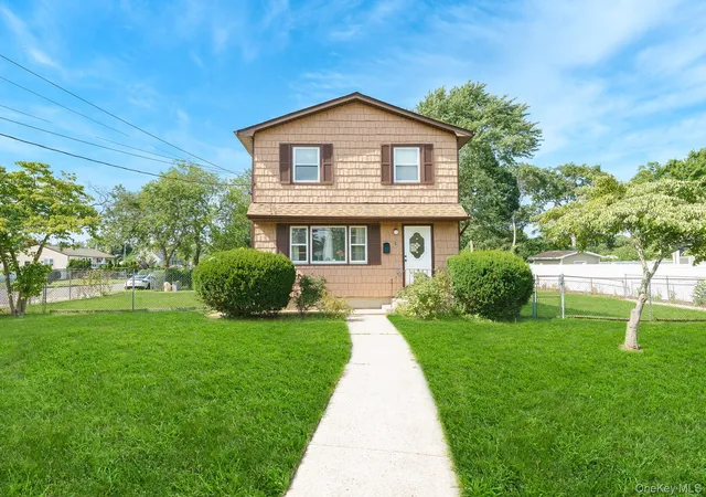 Photo 1 of Sale Pending at 9 Van Cedar St, Islip, NY 11717 | MLS# 1032697 | Listing updated on 2026-08-26