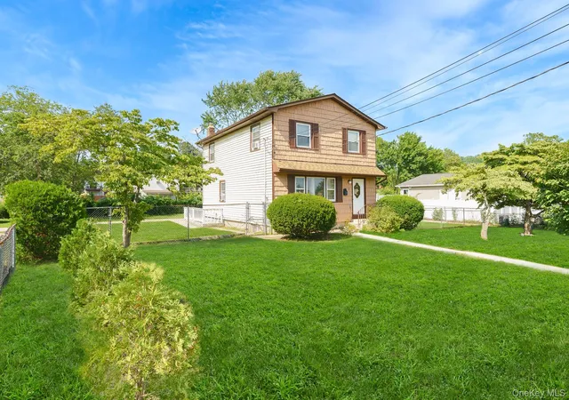 Photo 2 of Sale Pending at 9 Van Cedar St, Islip, NY 11717 | MLS# 1032697 | Listing updated on 2026-08-26