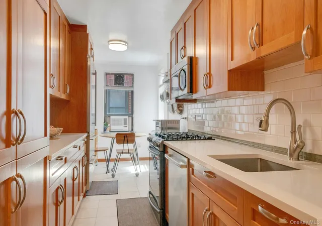 Listing Photo 4 - Condo for sale in Fieldston Plaza Condominium located at 445 W 240Th St, New York, NY 10463 - Unit #6A