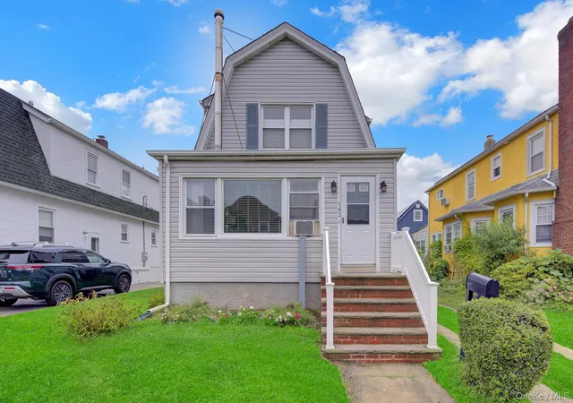 Photo 1 of Single family home for sale at 342 E Walnut St, Long Beach, NY 11561 | MLS# 1032710 | Listing updated on 2026-08-19