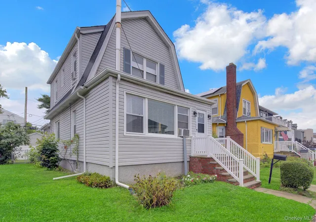 Photo 2 of Single family home for sale at 342 E Walnut St, Long Beach, NY 11561 | MLS# 1032710 | Listing updated on 2026-08-19