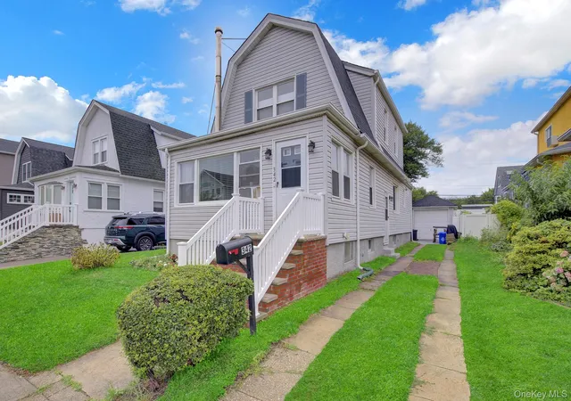 Photo 3 of Sale Pending at 342 E Walnut St, Long Beach, NY 11561 | MLS# 1032710 | Listing updated on 2026-09-12