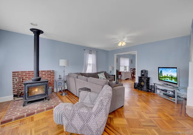 Photo 3 of Sale Pending at 342 E Walnut St, Long Beach, NY 11561 | MLS# 1032710 | Listing updated on 2026-09-12