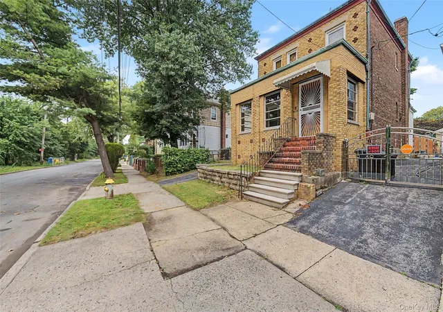 Photo 2 of Single family home for sale at 1085 Sackett Ave, New York, NY 10461 | MLS# 1032712 | Listing updated on 2026-09-13