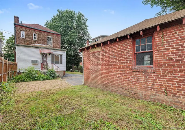 Photo 4 of Single family home for sale at 1085 Sackett Ave, New York, NY 10461 | MLS# 1032712 | Listing updated on 2026-09-13