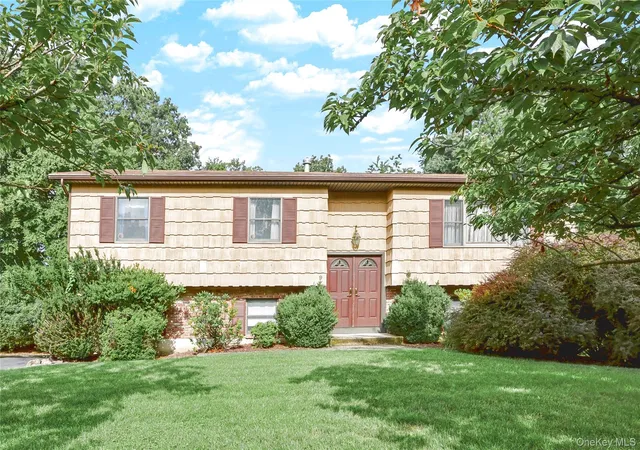 Photo 2 of Sale Pending at 9 Rockridge Dr, Haverstraw, NY 10984 | MLS# 1032720 | Listing updated on 2026-08-13