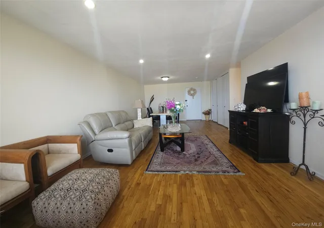 Photo 5 of Condo for sale at 666 Shore #4J, Long Beach, NY 11561 | MLS# 1032729 | Listing updated on 2026-09-04