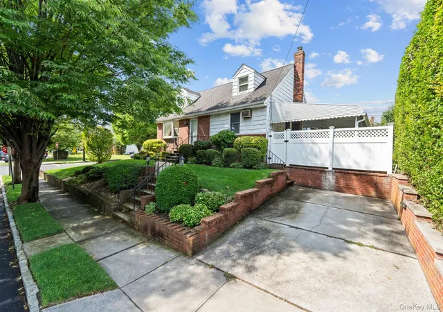 2nd image of 18 Lynton Rd, North Hempstead, NY 11507 | MLS# 1032744