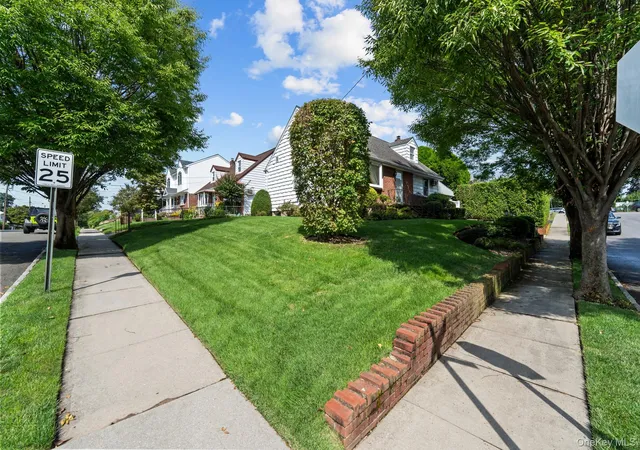 4th image of 18 Lynton Rd, North Hempstead, NY 11507 | MLS# 1032744