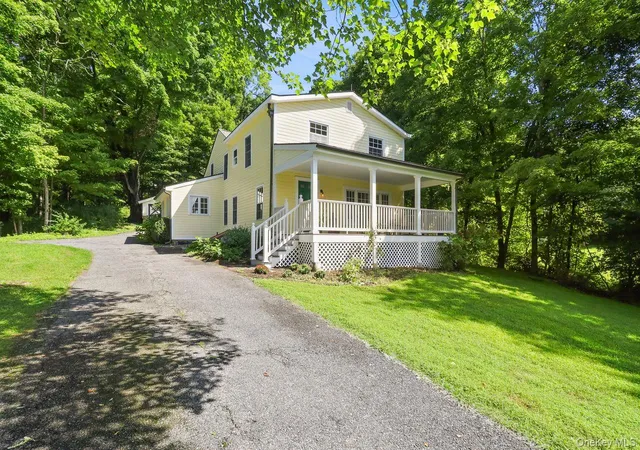 Photo 2 of Sale Pending at 1059 Hanover St, Yorktown, NY 10598 | MLS# 1032752 | Listing updated on 2026-10-02