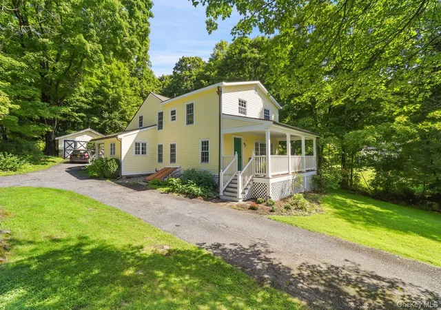 Photo 3 of Sale Pending at 1059 Hanover St, Yorktown, NY 10598 | MLS# 1032752 | Listing updated on 2026-10-02