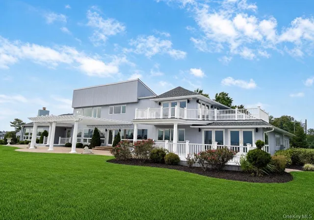 Photo 4 of Single family home for sale at 170 S Penataquit Ave, Islip, NY 11706 | MLS# 1032772 | Listing updated on 2026-09-05