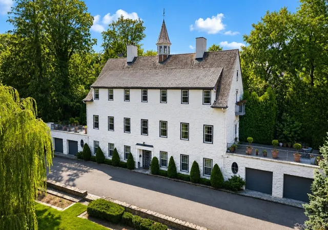 Photo 3 of Mansion for sale at 79 Flagg Ct, New York, NY 10304 | MLS# 1032793 | Listing updated on 2026-10-04