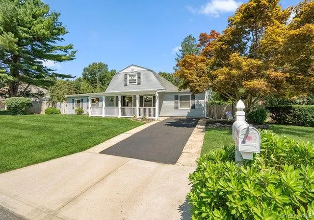 Photo 1 of Sale Pending at 1 Grendon Ln, Brookhaven, NY 11738 | MLS# 1032807 | Listing updated on 2026-09-19