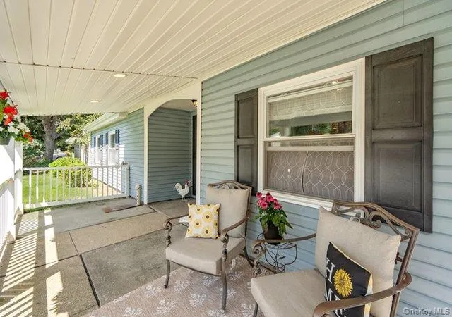 Photo 4 of Sale Pending at 1 Grendon Ln, Brookhaven, NY 11738 | MLS# 1032807 | Listing updated on 2026-09-19