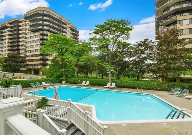 Listing Photo 2 - Condo for sale in building located at 28 Hillside Ter, White Plains, NY 10601 - Unit #F