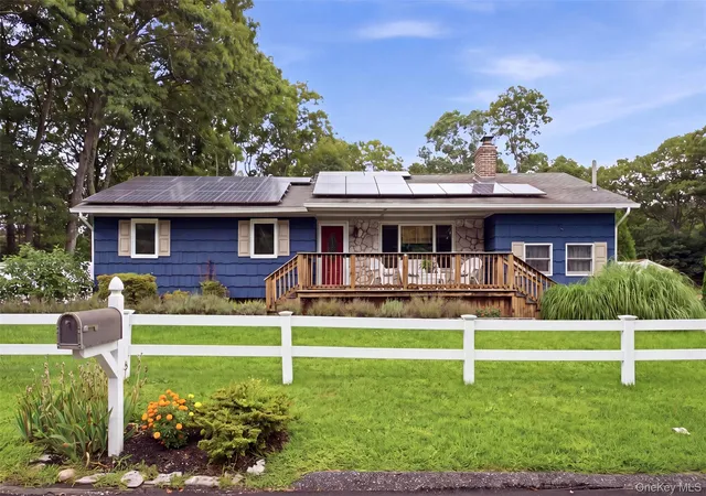 Photo 1 of Sale Pending at 7 Tupelo St, Brookhaven, NY 11949 | MLS# 1032825 | Listing updated on 2026-09-03