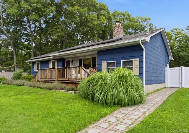 Photo 3 of Sale Pending at 7 Tupelo St, Brookhaven, NY 11949 | MLS# 1032825 | Listing updated on 2026-09-03