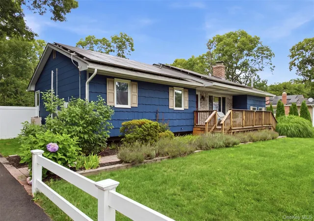 Photo 4 of Sale Pending at 7 Tupelo St, Brookhaven, NY 11949 | MLS# 1032825 | Listing updated on 2026-09-03