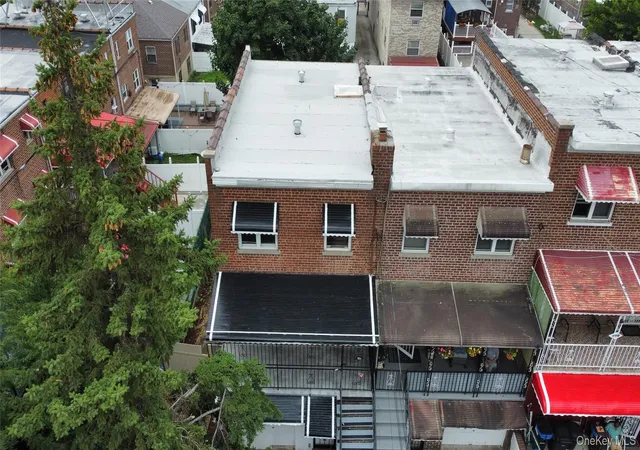 Photo 2 of Single family home for sale at 954 E 212th Street, New York, NY 10469 | MLS# 1032827 | Listing updated on 2026-08-21