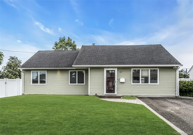 Photo 1 of Sale Pending at 17 Blanche St, Oyster Bay, NY 11803 | MLS# 1032910 | Listing updated on 2026-08-25