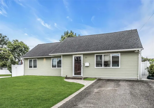 Photo 2 of Sale Pending at 17 Blanche St, Oyster Bay, NY 11803 | MLS# 1032910 | Listing updated on 2026-08-25