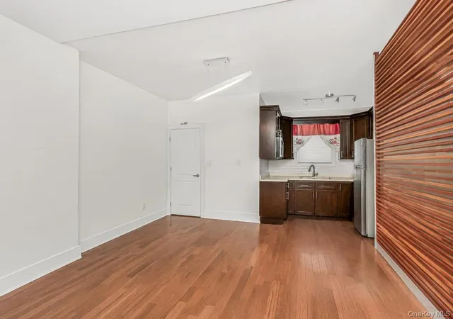 Photo 3 of Single family home for sale at 3057 Williamsbridge Rd, New York, NY 10467 | MLS# 1032916 | Listing updated on 2026-08-25