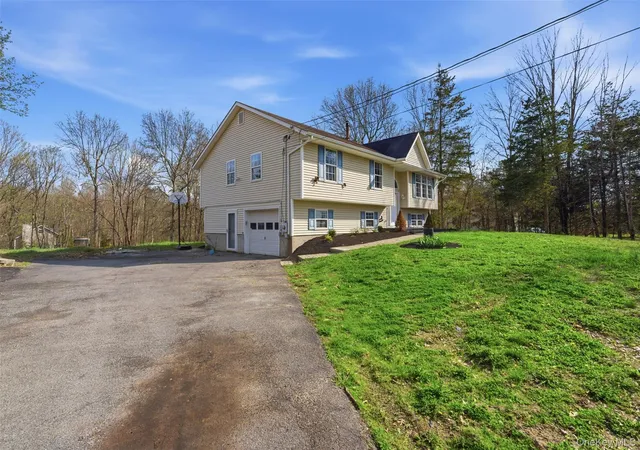 2nd image of 600 Twin Arch Rd, New Windsor, NY 12575 | MLS# 1032934