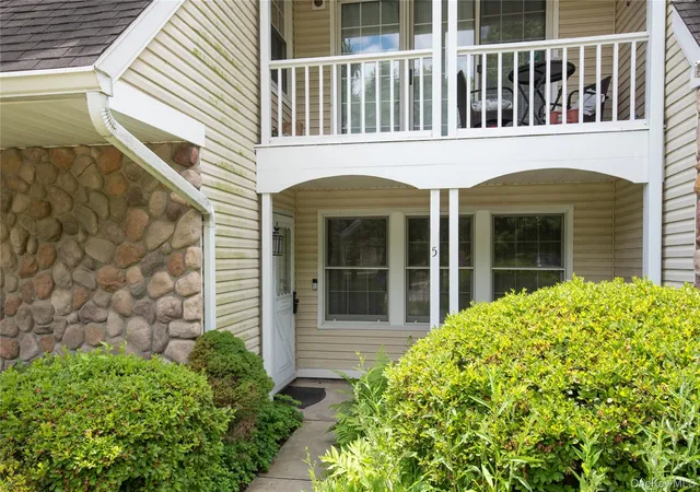 2nd image of 5 Spruce Ridge Dr, Fishkill, NY 12524 | MLS# 1032937