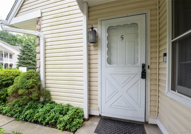 3rd image of 5 Spruce Ridge Dr, Fishkill, NY 12524 | MLS# 1032937