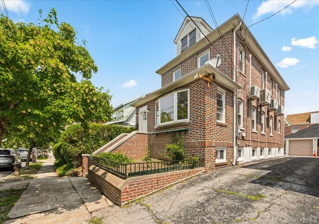 3rd image of 4084 Seton Ave, New York, NY 10466 | MLS# 1032952